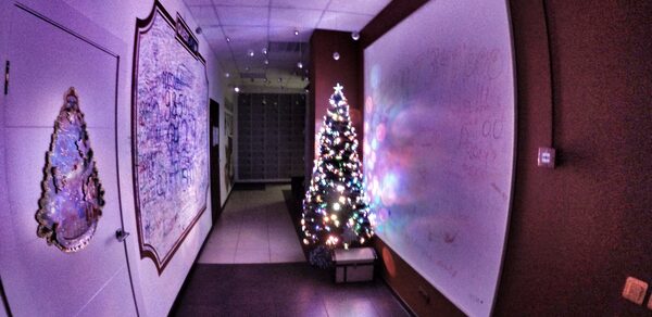 Уютный зал для творческих встреч и вечеринок