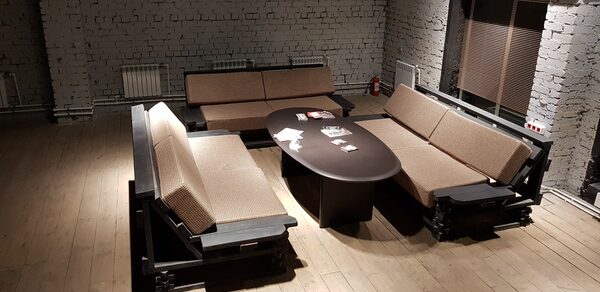 Белый лофт для шумных вечеринок