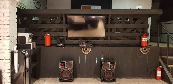 Белый лофт для шумных вечеринок