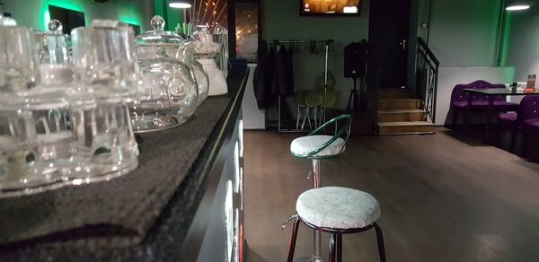 Бар с лаунж-зоной под закрытие