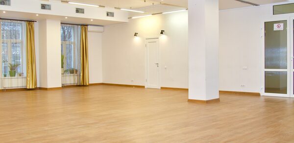 Светлый универсальный зал-трансформер