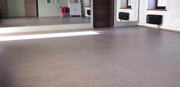 Детская студия Вместе Лофт-пространство с зеркальной стеной