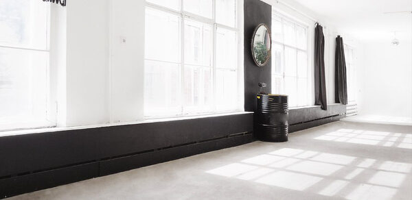 Светлый панорамный лофт в центре 