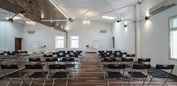 Gold&Dance Светлый зал на мансардном этаже