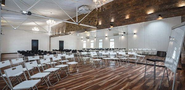 Gold&Dance Светлый зал на мансардном этаже