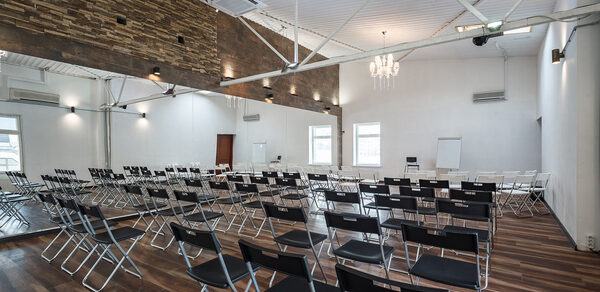 Gold&Dance Светлый зал на мансардном этаже