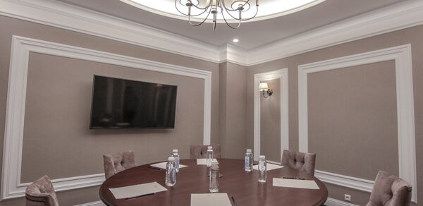 Onyx. Переговорная с круглым столом