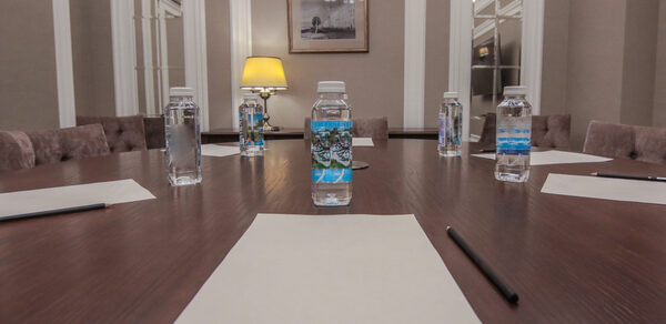 Onyx. Переговорная с круглым столом