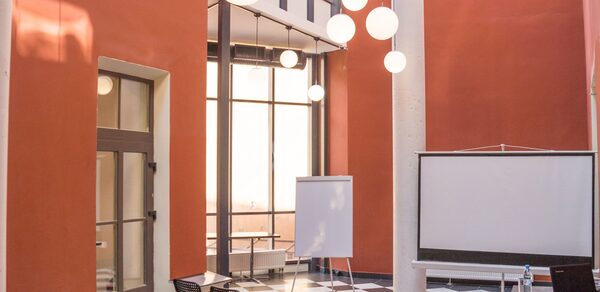 Station L1. Конференц-зал с прозрачной крышей