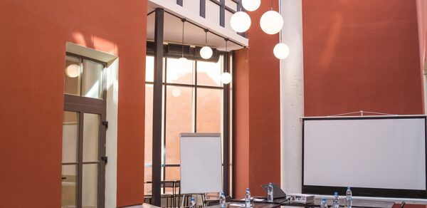 Station L1. Конференц-зал с прозрачной крышей