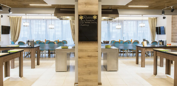 Светлый лофт с оборудованной кухней