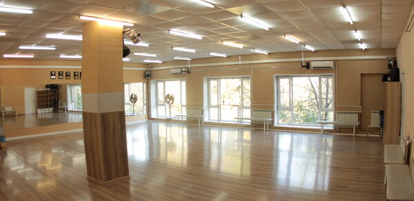 Large hall for dancing and rehearsals 