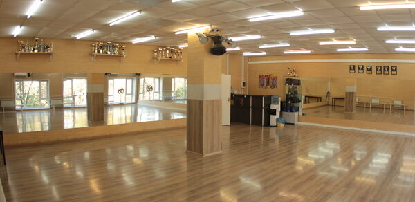 Large hall for dancing and rehearsals 