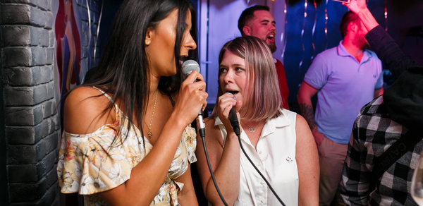 Караоке-бар в центре города