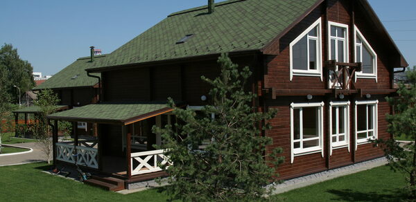 Клубный деревянный дом