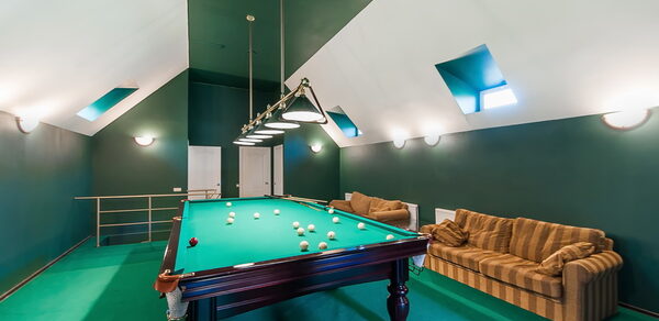 Двухэтажный дом для корпоративов и вечеринок