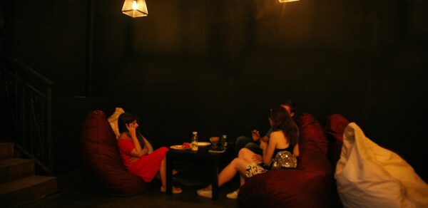 DZHI lounge. Стильный черный лофт