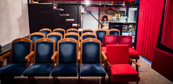 Utopist. Камерный лофт-кинотеатр с большим экраном