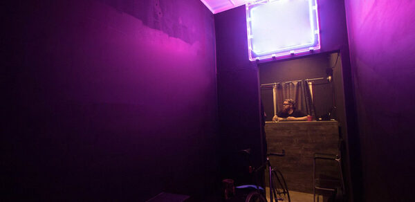 Кальянная-бар с игровой приставкой и караоке