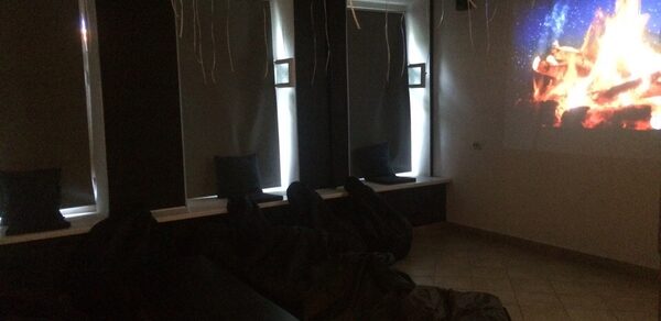 Кальянная-бар с игровой приставкой и караоке