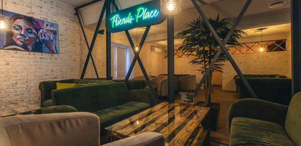 Лаунж-бар Friends place в Москве