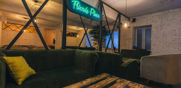 Лаунж-бар Friends place в Москве
