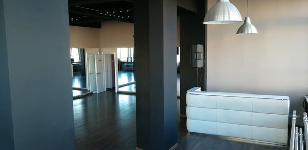 DF Club Зеркальный зал с барной стойкой