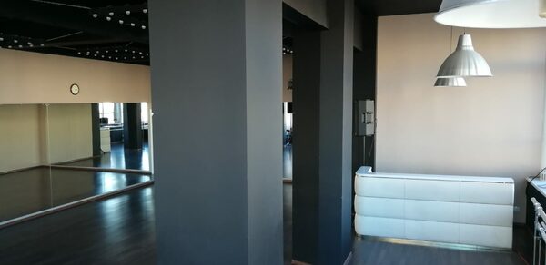 DF Club Зеркальный зал с барной стойкой