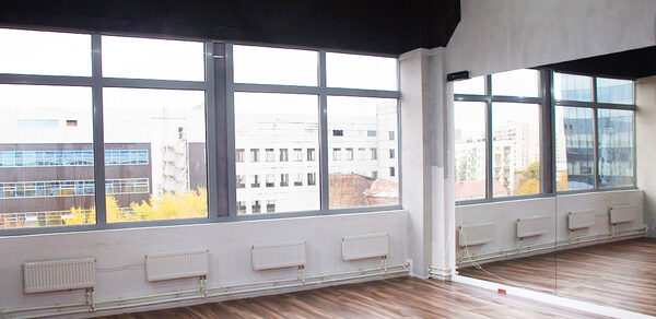 Gold&Dance Зал в стиле лофт с панорамным окном