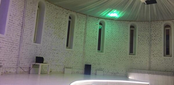 Белый кирпичный лофт