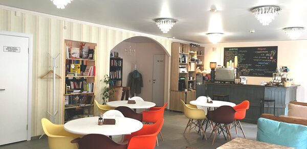 Уютная кофейня в стиле лофт