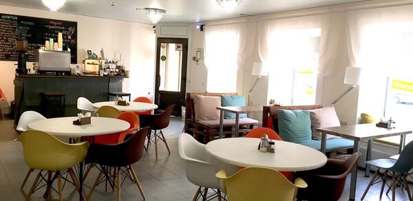 Уютная кофейня в стиле лофт