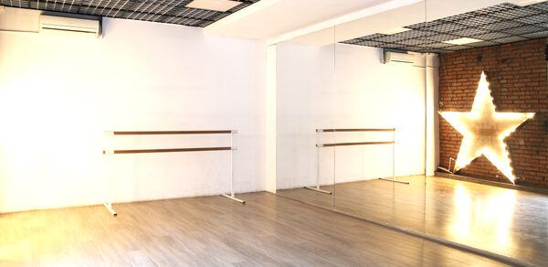 Gold&Dance Светлый лофт с окнами на Новокузнецкой