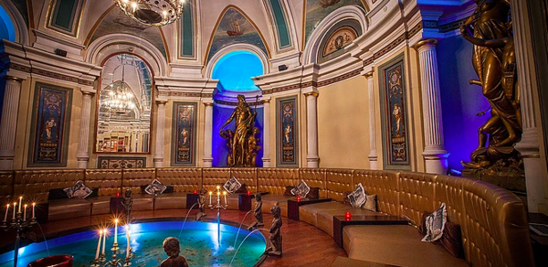 Dissident. Круглый зал в историческом здании