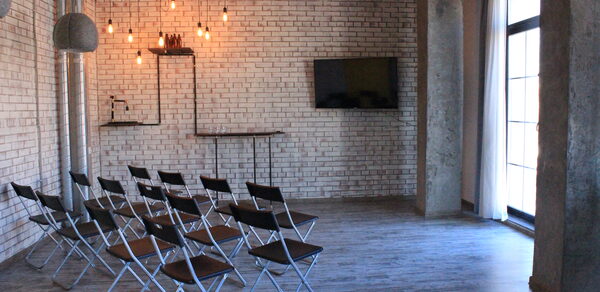 Уютное лофт-пространство с гамаком