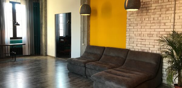 Уютное лофт-пространство с гамаком