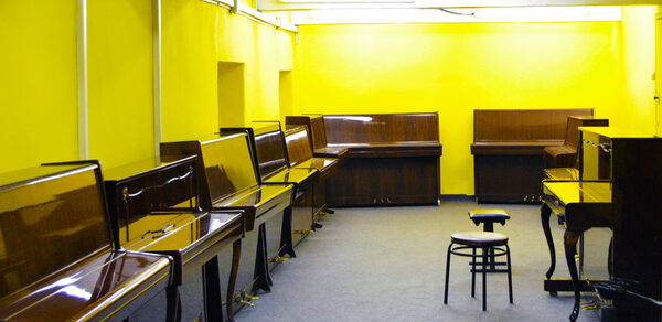 Помещение с фортепиано для праздников и творческих встреч