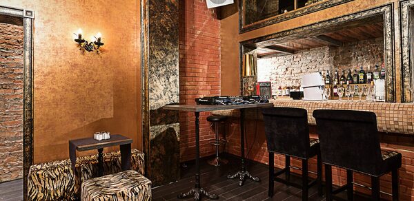 Лаунж бар под закрытие