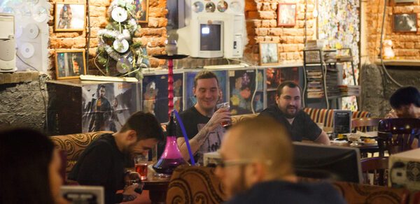 Бар под закрытие для любителей игр