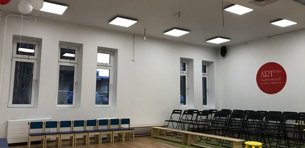 Светлое пространство с несколькими залами и комнатами