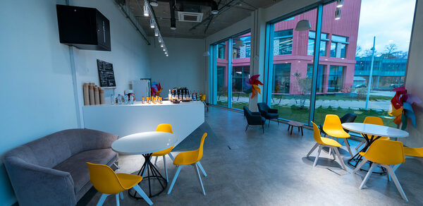 Техноград Кафетерий с панорамными окнами и барной стойкой