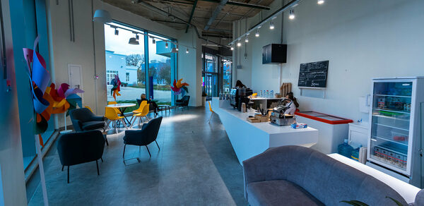 Техноград Кафетерий с панорамными окнами и барной стойкой