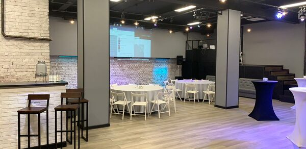 Loft Chicago (Лофт Чикаго). Светлый лофт с высокими потолками