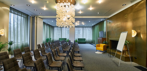 Бизнес Молодость Двухэтажный особняк с панорамными окнами