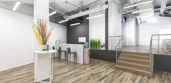 Стильный лофт в светлых тонах