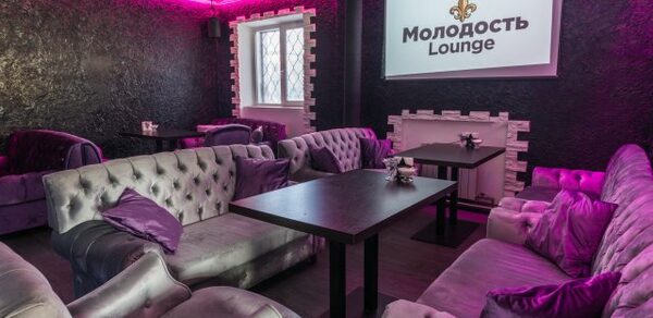 Лаунж-бар Молодость под закрытие на Варшавской