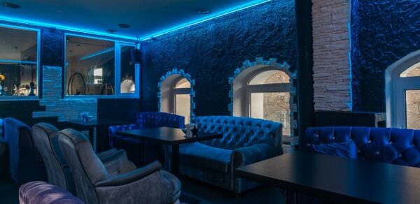 Лаунж-бар Молодость под закрытие на Варшавской