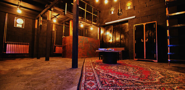 Questmakers Двухуровневый зал в стиле loft