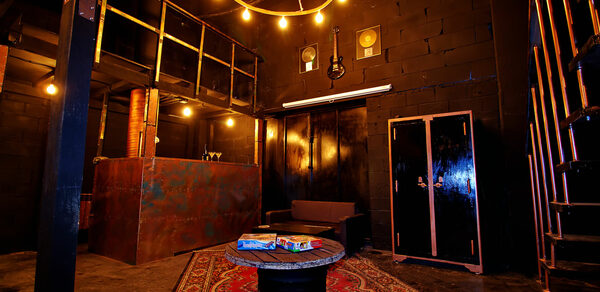 Questmakers Двухуровневый зал в стиле loft