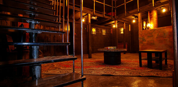 Questmakers Двухуровневый зал в стиле loft